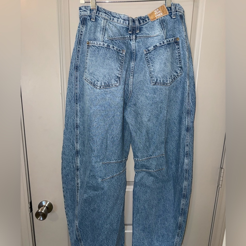We The Free Good Luck Mid-Rise Barrel Jeans size 31 - Picture 2 of 3